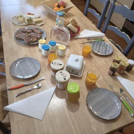Room In Bb - Breakfast Included At Ten Minutes From The Raviege Lake 게스트하우스 *