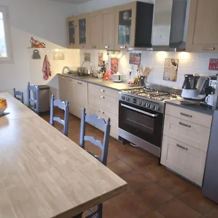 Room In Bb - Breakfast Included At Ten Minutes From The Raviege Lake