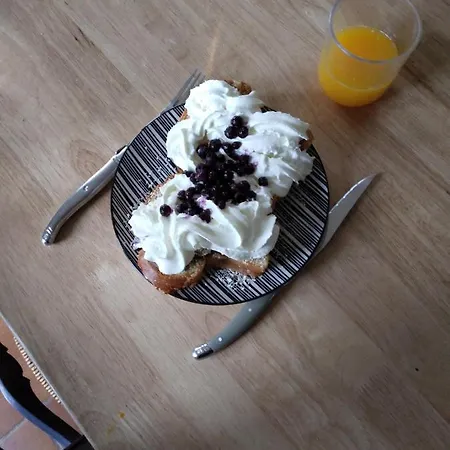 Room In Bb - Breakfast Included At Ten Minutes From The Raviege Lake 게스트하우스 Angles (Midi-Pyrenees)