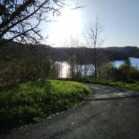 Room In Bb - Breakfast Included At Ten Minutes From The Raviege Lake
