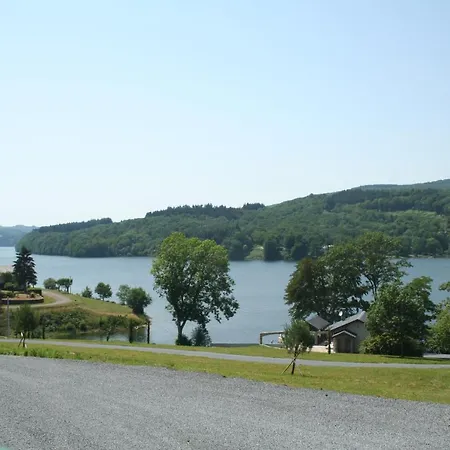 Room In Bb - Breakfast Included At Ten Minutes From The Raviege Lake