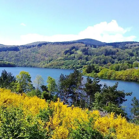 Room In Bb - Breakfast Included At Ten Minutes From The Raviege Lake 게스트하우스 *